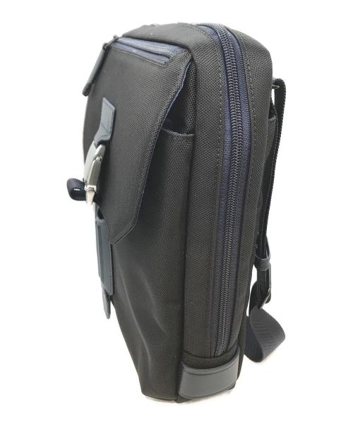 ZERO HALLIBURTON（ゼロ ハリバートン）ZERO HALLIBURTON (ゼロハリバートン) Vertical Shoulder Bag　81512 ネイビー×ブラックの古着・服飾アイテム