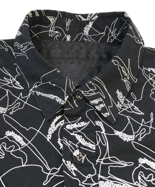 WHITE MOUNTAINEERING（ホワイトマウンテ二アニング）WHITE MOUNTAINEERING (ホワイトマウンテ二アニング) 半袖シャツ　BK1671101 ブラックの古着・服飾アイテム