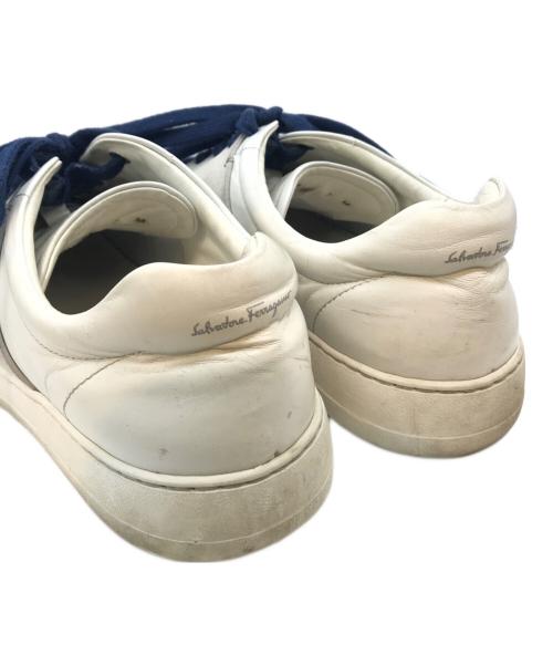 Salvatore Ferragamo（サルヴァトーレ フェラガモ）Salvatore Ferragamo (サルヴァトーレ フェラガモ) スニーカー ホワイト サイズ:7の古着・服飾アイテム