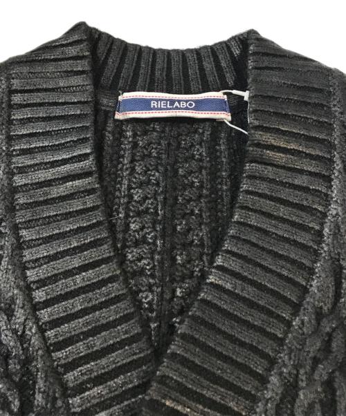 RIELABO（リエラボ）RIELABO (リエラボ) シャイニープリント ケーブルニットカーディガン　4564-6352 ブラック サイズ:46 未使用品の古着・服飾アイテム