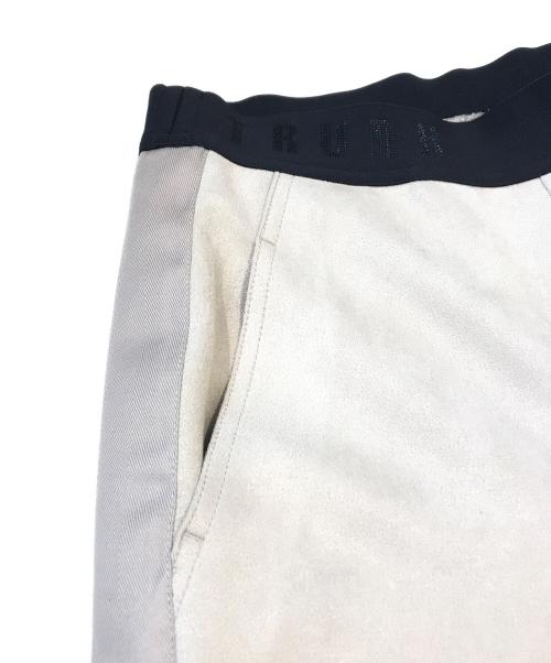 HIROKO KOSHINO TRUNK（ヒロココシノ トランク）HIROKO KOSHINO TRUNK (ヒロココシノ トランク) レザーライクサイドテープデザインパンツ ベージュ サイズ:38の古着・服飾アイテム