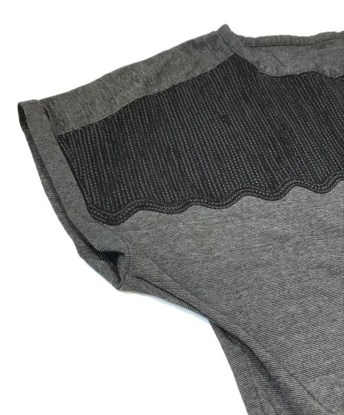 HIROKO KOSHINO（ヒロコ コシノ）HIROKO KOSHINO (ヒロコ コシノ) シフォンコード刺繍デザインTシャツ グレー サイズ:38の古着・服飾アイテム