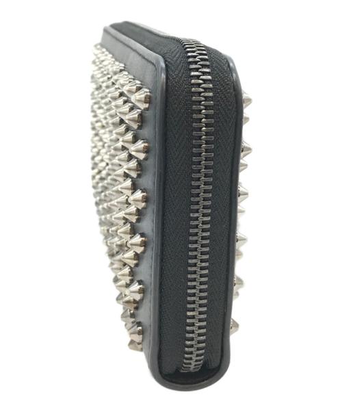 Christian Louboutin（クリスチャン・ルブタン）Christian Louboutin (クリスチャン・ルブタン) パネトーネスタッズラウンドファスナー　1165065 ブラックの古着・服飾アイテム