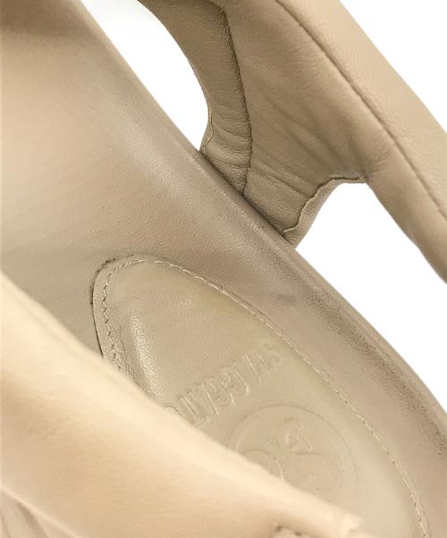 STACCATO（スタッカート）STACCATO (スタッカート) サンダル ベージュ サイズ:23.5の古着・服飾アイテム