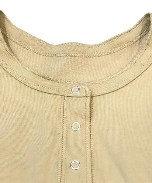 Spick and Span（スピック＆スパン）Spick and Span (スピックアンドスパン) ギャザーヘンリーネックワンピース　24040200310030 ベージュ サイズ:表記無しの古着・服飾アイテム