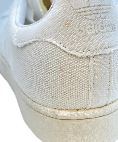 adidas（アディダス）adidas (アディダス) ローカットスニーカー　FX5534 ホワイト サイズ:28の古着・服飾アイテム