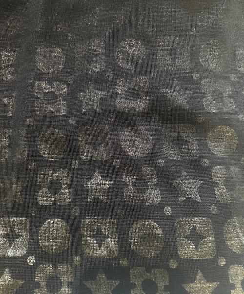 TRUNK HIROKO KOSHINO（トランク ヒロコ コシノ）TRUNK HIROKO KOSHINO (トランク ヒロコ コシノ) メタリックプリントハイネックプルオーバー　RSKJW-12330 ブラック サイズ:38の古着・服飾アイテム