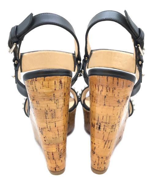 Christian Louboutin（クリスチャン・ルブタン）Christian Louboutin (クリスチャン・ルブタン) スタッズウェッジソールサンダル ベージュ×ブラック サイズ:35 1/2の古着・服飾アイテム