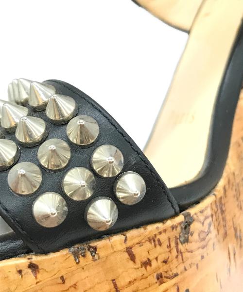 Christian Louboutin（クリスチャン・ルブタン）Christian Louboutin (クリスチャン・ルブタン) スタッズウェッジソールサンダル ベージュ×ブラック サイズ:35 1/2の古着・服飾アイテム