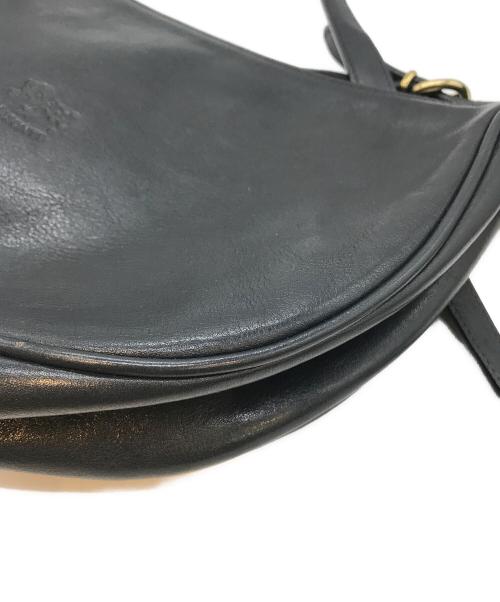 IL BISONTE（イル ビゾンテ）IL BISONTE (イル ビゾンテ) ハーフムーンショルダーバッグ ブラックの古着・服飾アイテム