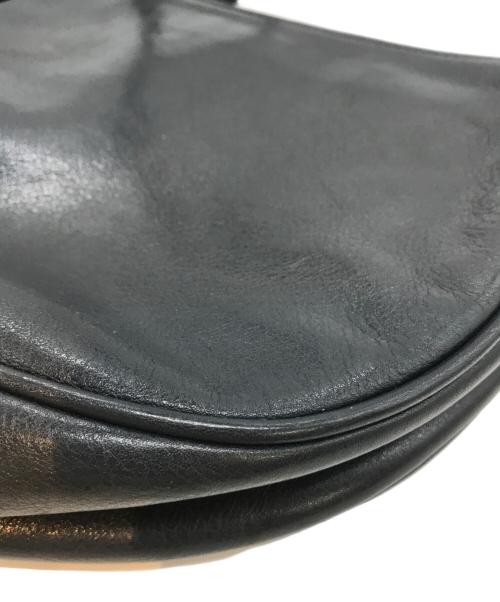 IL BISONTE（イル ビゾンテ）IL BISONTE (イル ビゾンテ) ハーフムーンショルダーバッグ ブラックの古着・服飾アイテム