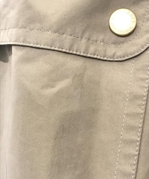 BLUE LABEL CRESTBRIDGE（ブルーレーベルクレストブリッジ）BLUE LABEL CRESTBRIDGE (ブルーレーベルクレストブリッジ) マウンテンパーカー　55A31-540-40 ベージュ サイズ:Mの古着・服飾アイテム