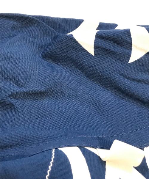 Sun Surf（サンサーフ）Sun Surf (サンサーフ) GENUINE MERCHANDISE (ジェニュイン マーチャンダイズ) ニューヨークヤンキース総柄アロハシャツ　SS38979BM ブルー サイズ:表記無しの古着・服飾アイテム