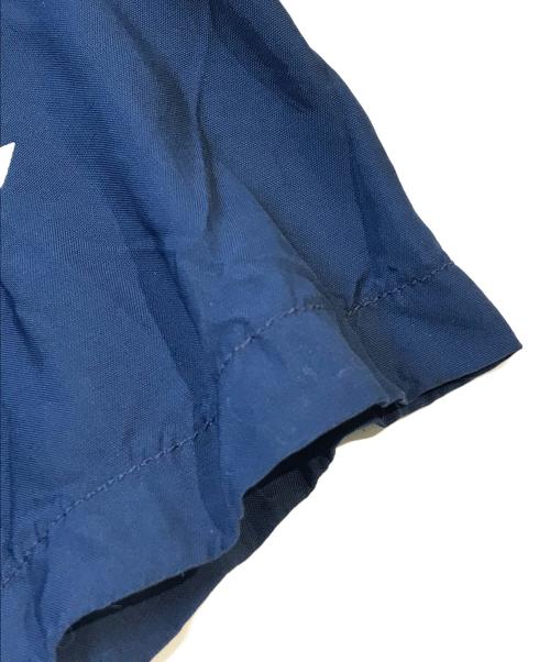 Sun Surf（サンサーフ）Sun Surf (サンサーフ) GENUINE MERCHANDISE (ジェニュイン マーチャンダイズ) ニューヨークヤンキース総柄アロハシャツ　SS38979BM ブルー サイズ:表記無しの古着・服飾アイテム