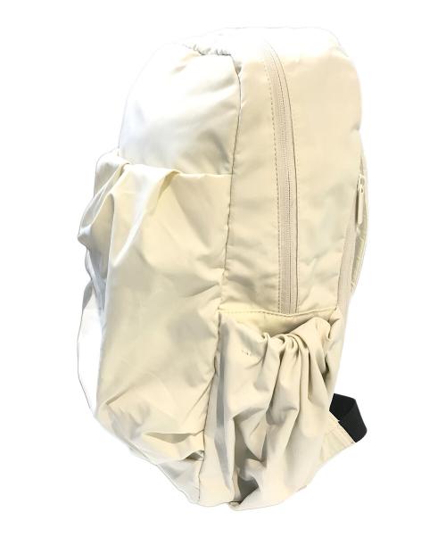 emmi atelier（エミアトリエ）emmi atelier (エミアトリエ) eco 撥水ギャザーボディーバックパック ホワイトの古着・服飾アイテム