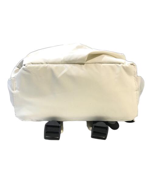 emmi atelier（エミアトリエ）emmi atelier (エミアトリエ) eco 撥水ギャザーボディーバックパック ホワイトの古着・服飾アイテム