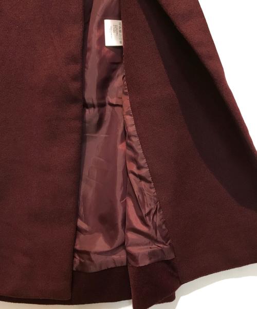 Cara BY KATRIN TOKYO（カーラバイカトリントーキョー）Cara by Katrin TOKYO (カーラバイカトリントーキョー) stand collar pearl button coat ワインレッド サイズ:SIZE CARAの古着・服飾アイテム