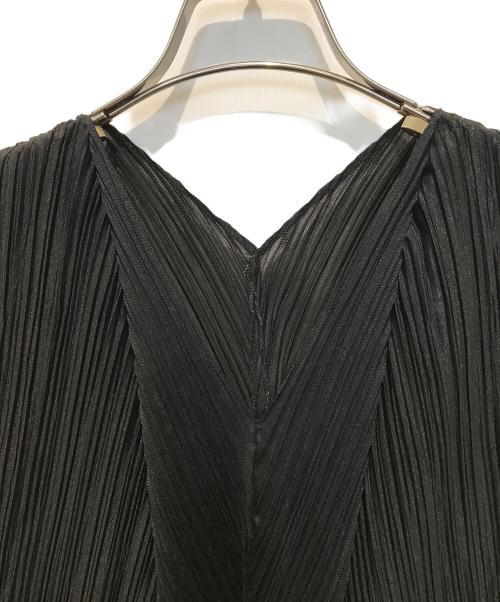 PLEATS PLEASE（プリーツプリーズ）PLEATS PLEASE (プリーツプリーズ) Vネックノースリーブプリーツカットソー　PP61-JK226 ブラック サイズ:Lの古着・服飾アイテム