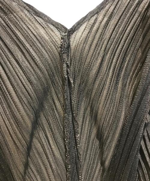 PLEATS PLEASE（プリーツプリーズ）PLEATS PLEASE (プリーツプリーズ) Vネックノースリーブプリーツカットソー　PP61-JK226 ブラック サイズ:Lの古着・服飾アイテム