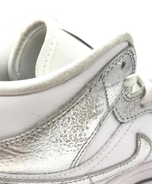 NIKE（ナイキ）NIKE (ナイキ) WMNS AIR JORDAN 1 MID SE　FN5031-100 シルバー サイズ:23の古着・服飾アイテム