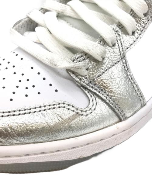 NIKE（ナイキ）NIKE (ナイキ) WMNS AIR JORDAN 1 MID SE　FN5031-100 シルバー サイズ:23の古着・服飾アイテム