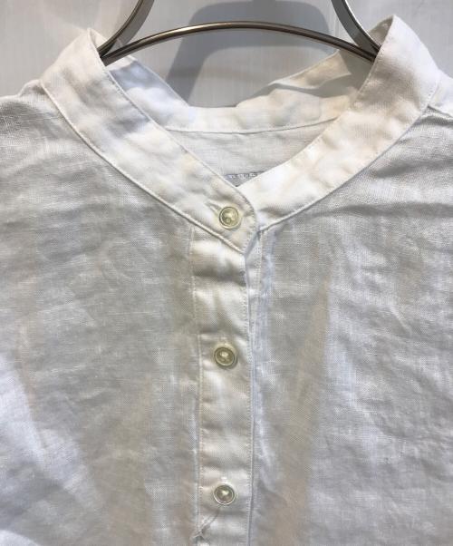 FRAMeWORK（フレームワーク）FRAMeWORK (フレームワーク) フレンチリネンバンドカラーシャツ　25050220601320 ホワイト サイズ:Free 未使用品の古着・服飾アイテム