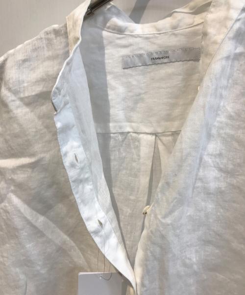FRAMeWORK（フレームワーク）FRAMeWORK (フレームワーク) フレンチリネンバンドカラーシャツ　25050220601320 ホワイト サイズ:Free 未使用品の古着・服飾アイテム