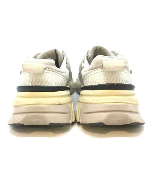 NIKE（ナイキ）NIKE (ナイキ) W V2K RUN　FD0736-100 シルバー サイズ:23.5の古着・服飾アイテム