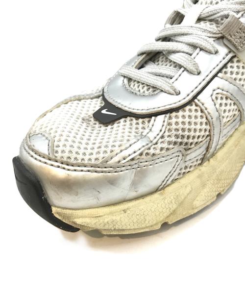 NIKE（ナイキ）NIKE (ナイキ) W V2K RUN　FD0736-100 シルバー サイズ:23.5の古着・服飾アイテム