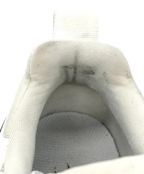 NIKE（ナイキ）NIKE (ナイキ) W V2K RUN　FD0736-100 シルバー サイズ:23.5の古着・服飾アイテム