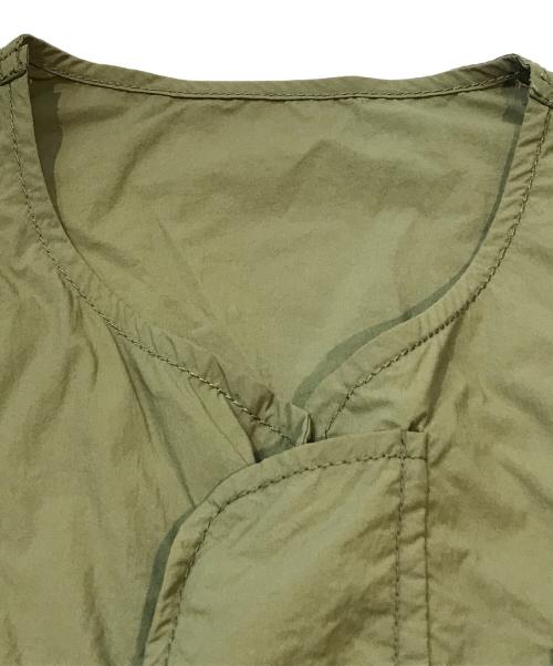 BEAMS BOY（ビームスボーイ）BEAMS BOY (ビームスボーイ) ミリタリー サイドリボン ノースリーブ ワンピース　13-26-0147-652 オリーブ サイズ:Freeの古着・服飾アイテム