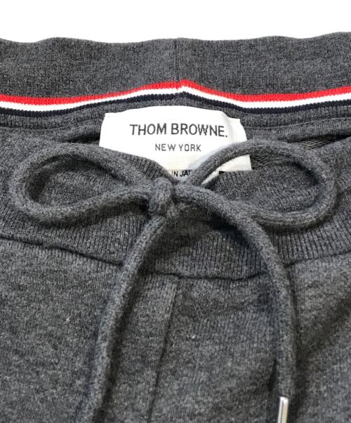 THOM BROWNE. NEW YORK（トムブラウン ニューヨーク）THOM BROWNE. NEW YORK (トムブラウン ニューヨーク) クラシック ループバック 4BAR スウェットパンツ　MJQ008H-00535-025 グレーの古着・服飾アイテム