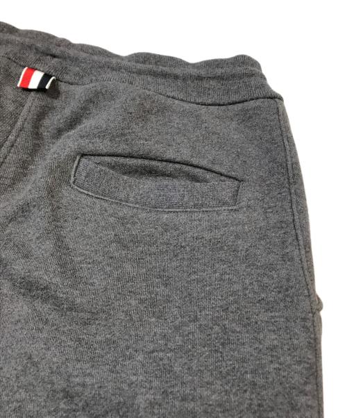 THOM BROWNE. NEW YORK（トムブラウン ニューヨーク）THOM BROWNE. NEW YORK (トムブラウン ニューヨーク) クラシック ループバック 4BAR スウェットパンツ　MJQ008H-00535-025 グレーの古着・服飾アイテム