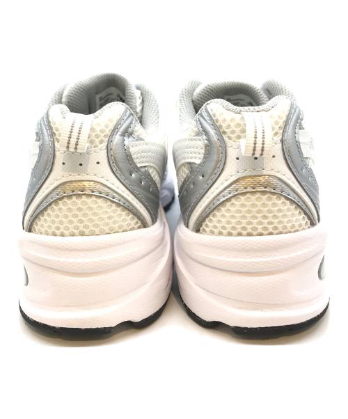 NEW BALANCE（ニューバランス）NEW BALANCE (ニューバランス) ローカットスニーカー　MR530EMA ホワイト サイズ:22.5の古着・服飾アイテム