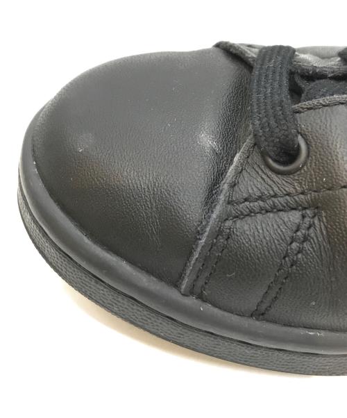 adidas（アディダス）adidas (アディダス) スニーカー　IG8661 ブラック サイズ:22の古着・服飾アイテム