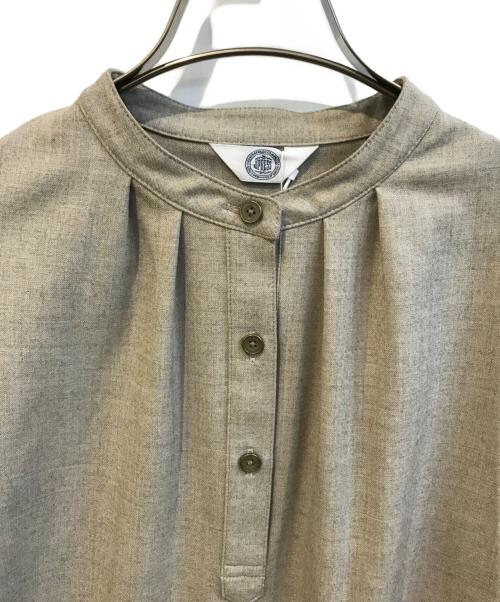 J.PRESS（ジェイプレス）J.PRESS (ジェイプレス) ANASTASIA milled ワンピース ベージュ サイズ:11 未使用品の古着・服飾アイテム