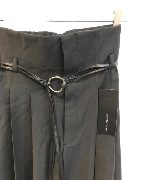 UNITED TOKYO（ユナイテッドトーキョー）UNITED TOKYO (ユナイテッドトーキョー) リングベルトタックワイドパンツ ブラック サイズ:M 未使用品の古着・服飾アイテム
