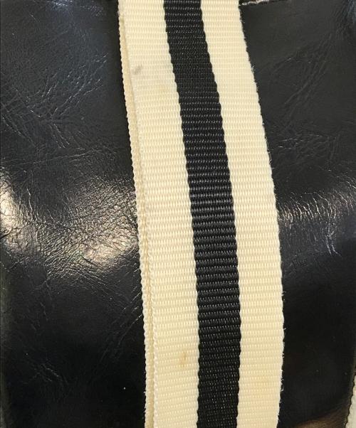 FRED PERRY（フレッドペリー）FRED PERRY (フレッドペリー) バレルバッグ ブラックの古着・服飾アイテム