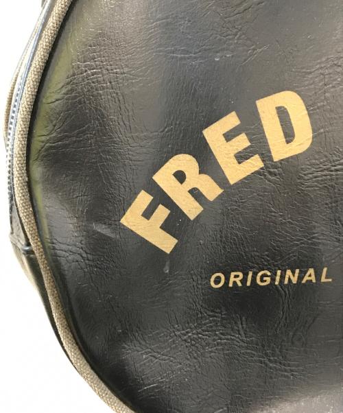 FRED PERRY（フレッドペリー）FRED PERRY (フレッドペリー) バレルバッグ ブラックの古着・服飾アイテム
