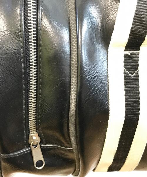 FRED PERRY（フレッドペリー）FRED PERRY (フレッドペリー) バレルバッグ ブラックの古着・服飾アイテム