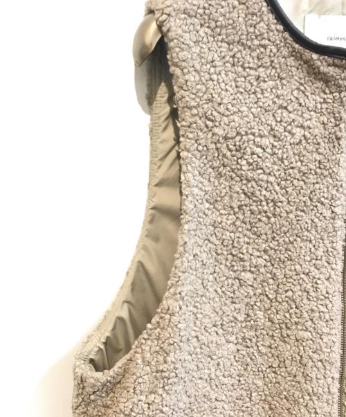 FRAMeWORK（フレームワーク）FRAMeWORK (フレームワーク) ボアベスト ベージュ サイズ:FREE 未使用品の古着・服飾アイテム