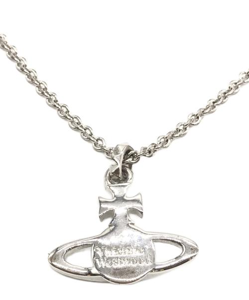 Vivienne Westwood（ヴィヴィアンウエストウッド）Vivienne Westwood (ヴィヴィアンウエストウッド) MAYFAIR BAR RELIEF PENDANT NECKLACE シルバーの古着・服飾アイテム
