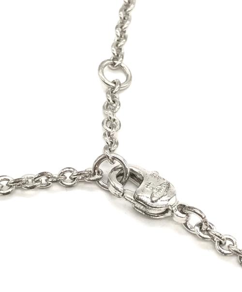 Vivienne Westwood（ヴィヴィアンウエストウッド）Vivienne Westwood (ヴィヴィアンウエストウッド) MAYFAIR BAR RELIEF PENDANT NECKLACE シルバーの古着・服飾アイテム