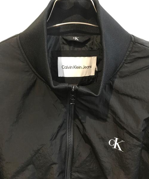 Calvin Klein Jeans（カルバンクラインジーンズ）Calvin Klein Jeans (カルバンクラインジーンズ) PADDED HARRINGTON　J30J325592 ブラック サイズ:L 未使用品の古着・服飾アイテム