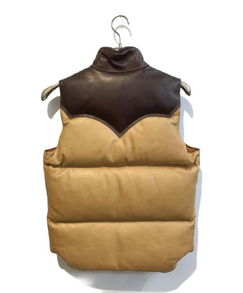 RockyMountainFeatherBed（ロッキーマウンテンフェザーベッド）RockyMountainFeatherBed (ロッキーマウンテンフェザーベッド) オールレザーダウンベスト ベージュ サイズ:Mの古着・服飾アイテム