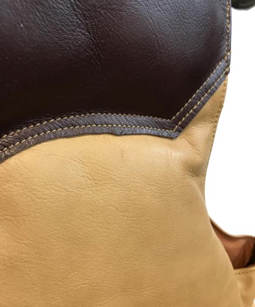 RockyMountainFeatherBed（ロッキーマウンテンフェザーベッド）RockyMountainFeatherBed (ロッキーマウンテンフェザーベッド) オールレザーダウンベスト ベージュ サイズ:Mの古着・服飾アイテム