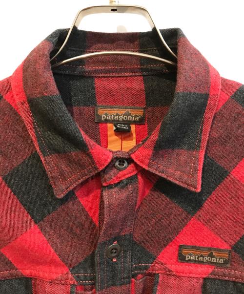 Patagonia（パタゴニア）Patagonia (パタゴニア) ファリアーズシャツ 53320 レッド サイズ:Mの古着・服飾アイテム
