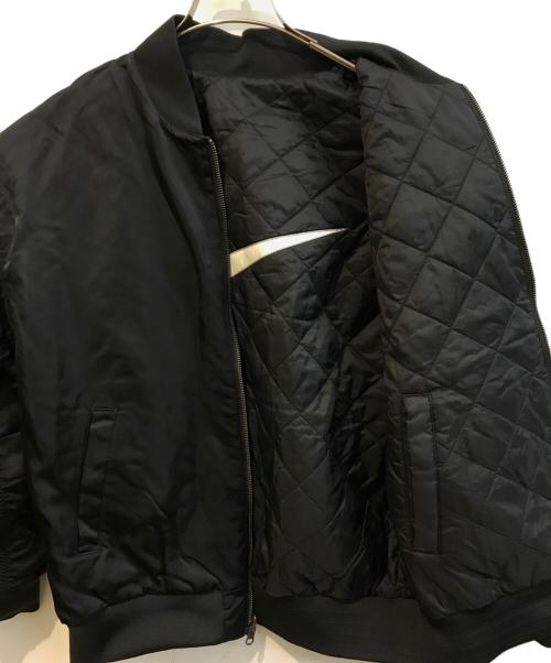 NIKE（ナイキ）NIKE (ナイキ) VRSTY ボンバー ジャケット DV7877-010 ブラック サイズ:Mの古着・服飾アイテム