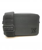 LOUIS VUITTONルイ ヴィトン）の古着「ショルダーバッグ　M59161　アルファ・ウェアラブル ウォレット」｜ブラック