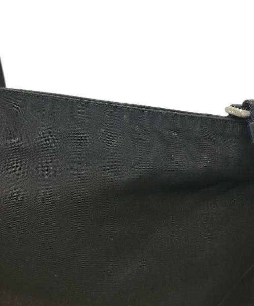 PRADA（プラダ）PRADA (プラダ) ナイロンショルダーバッグ ブラックの古着・服飾アイテム